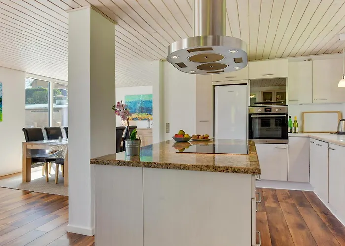 Gorgeous In With Kitchen Feriehus